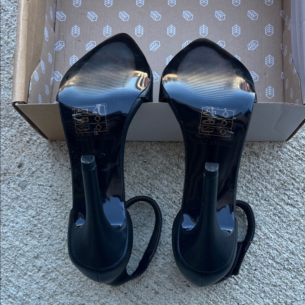 Black Women's Heels - Picture 5 of 6